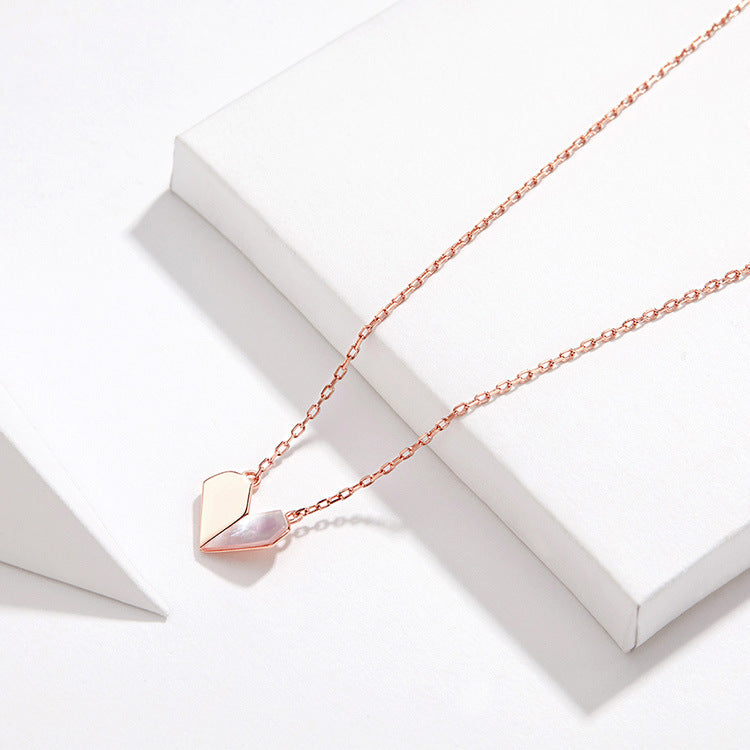 Inès™ | Collier Cœur Géométrique en Nacre et Métal Poli