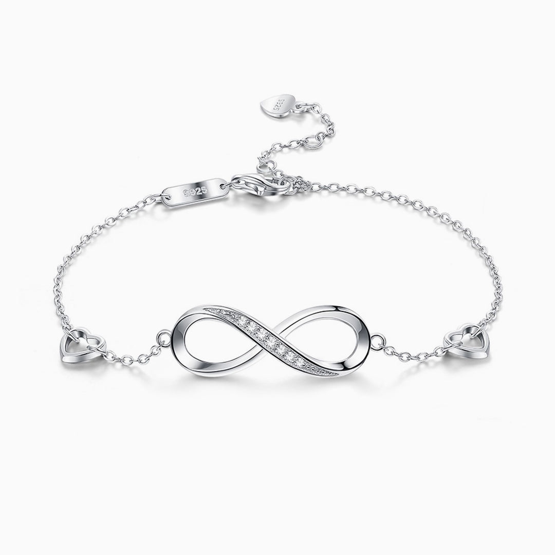 Éternelle™ | Bracelet Infini Serti de Cristaux et Cœurs Délicats