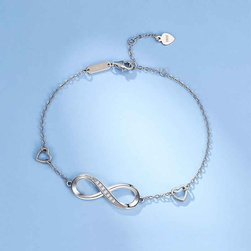 Éternelle™ | Bracelet Infini Serti de Cristaux et Cœurs Délicats