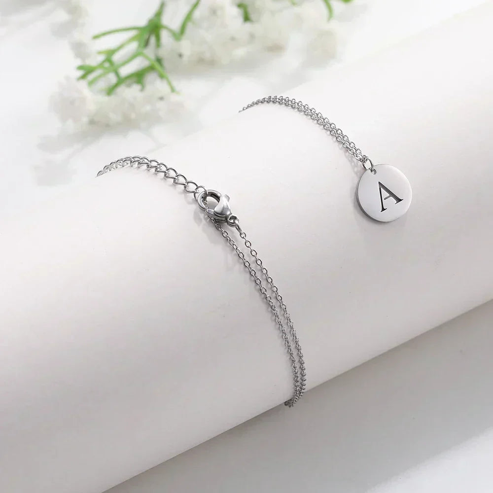 Solène™ | Collier Pendentif Lettre en Or Élégant