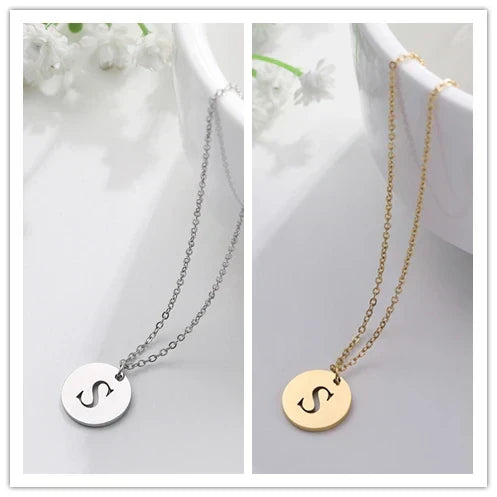 Solène™ | Collier Pendentif Lettre en Or Élégant
