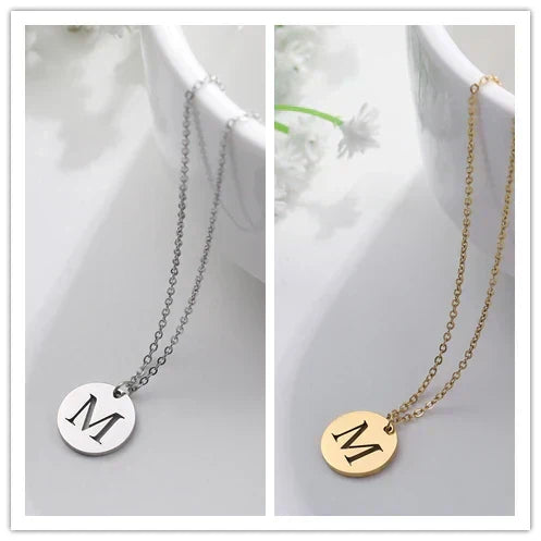 Solène™ | Collier Pendentif Lettre en Or Élégant
