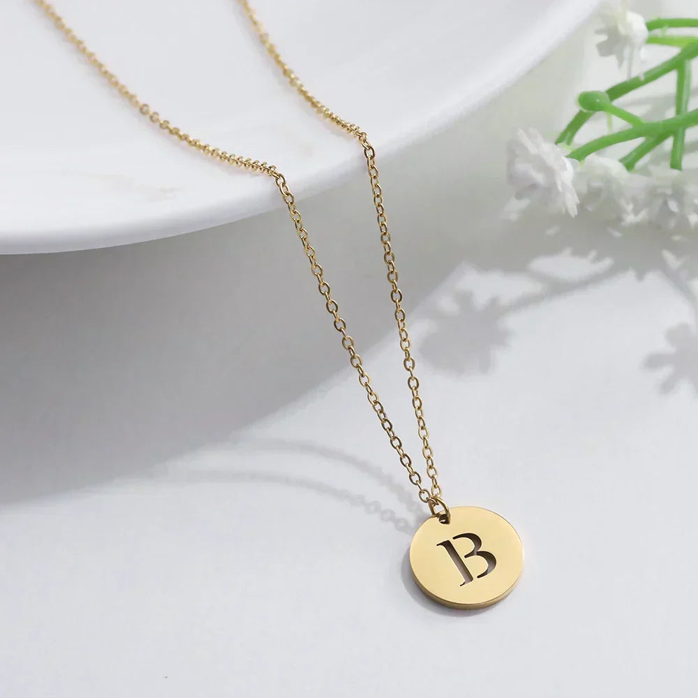 Solène™ | Collier Pendentif Lettre en Or Élégant