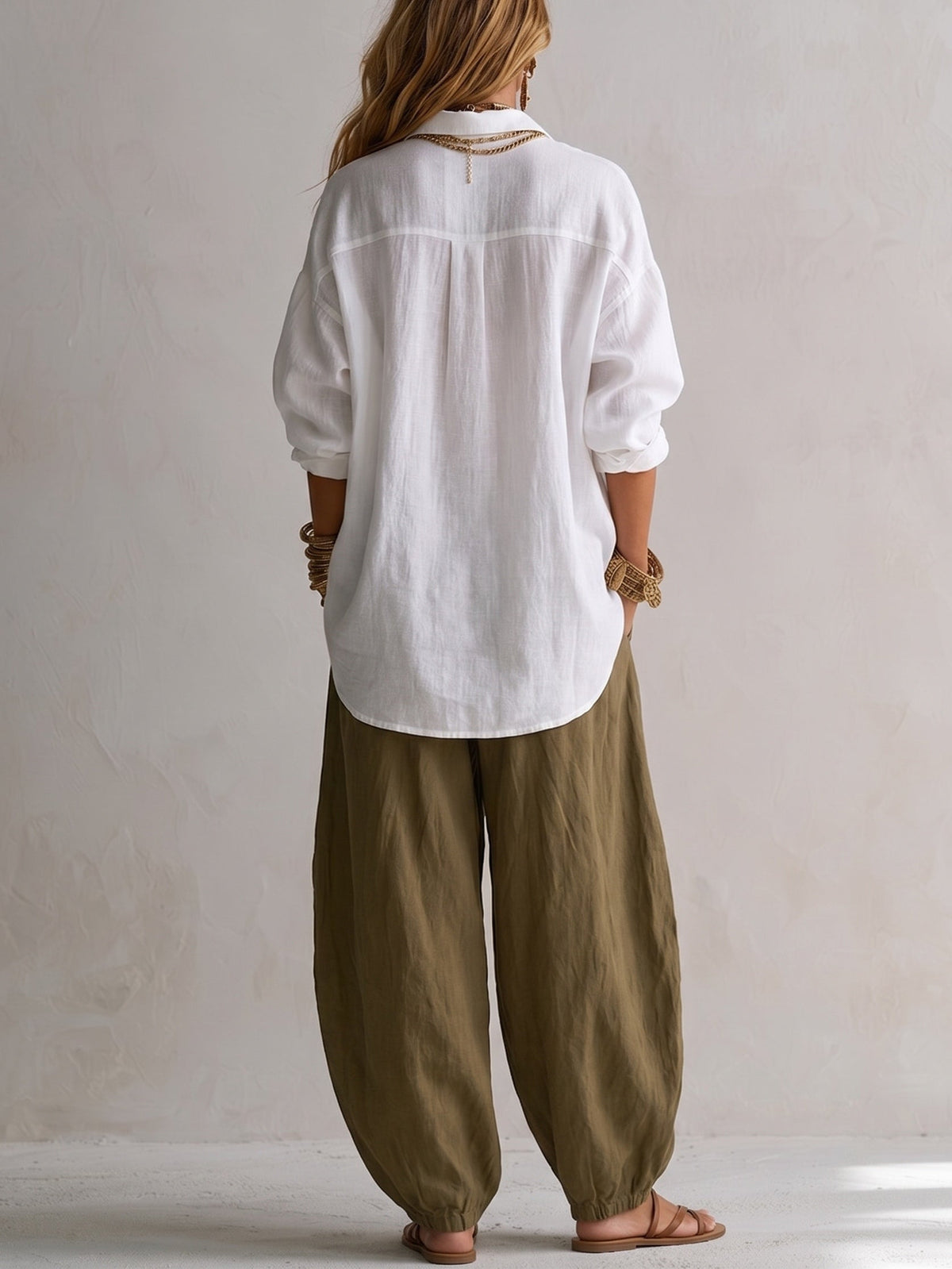 Capucine™ | Chemise Blanche Ample et Pantalon Lantern Vert Olive